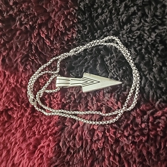 Arrow Necklace - Picture 5 of 5